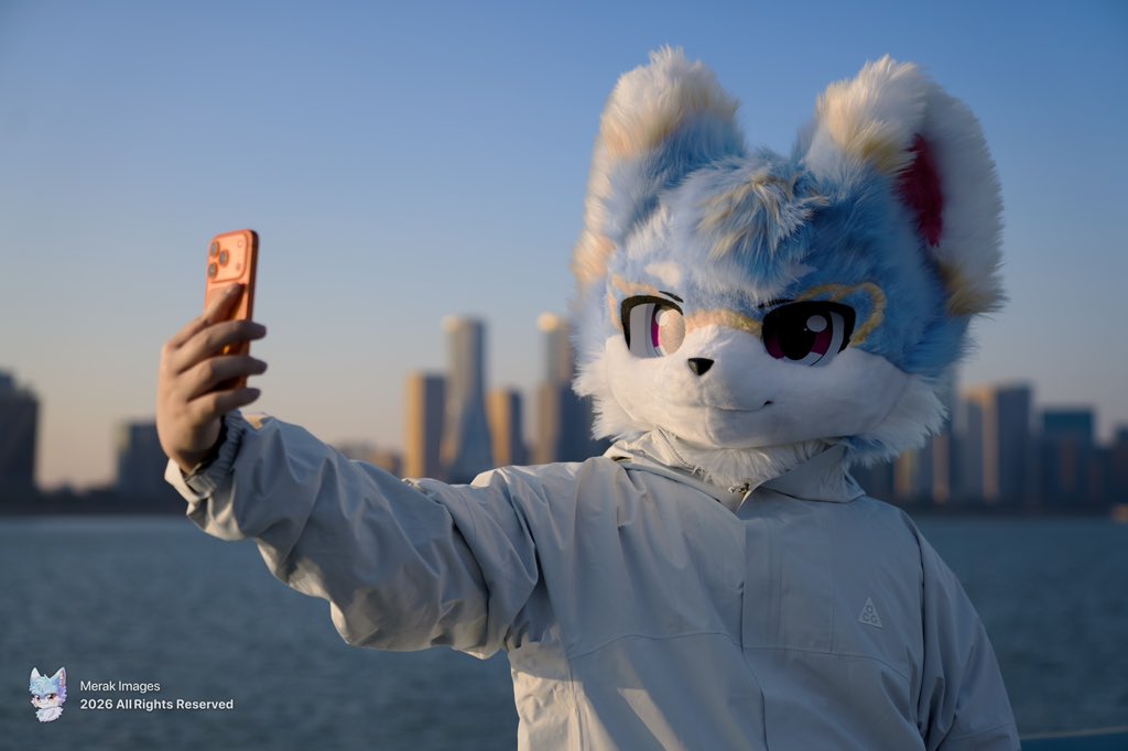 我看起来胖胖的其实是被生活打肿了⌯'ㅅ'⌯
📷@syZPI70Mxw10059 
#FursuitFriday