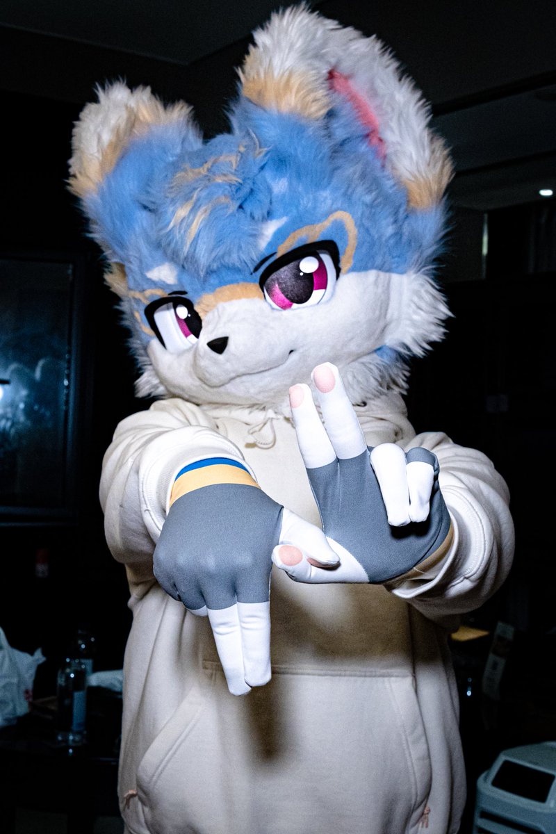 都是同龄人我原本没想降维打击！
📷：@Sunian_Official 
#FursuitFriday #zmjjkk